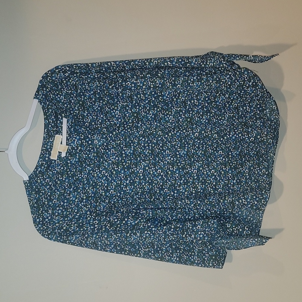 ✨️3/$15 Michael Kors floral blouse